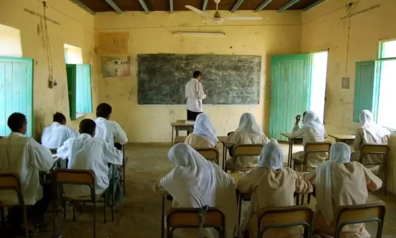 الخرطوم تنضم إلى موجة الإضرابات.. ماذا قررت لجنة المعلمين؟