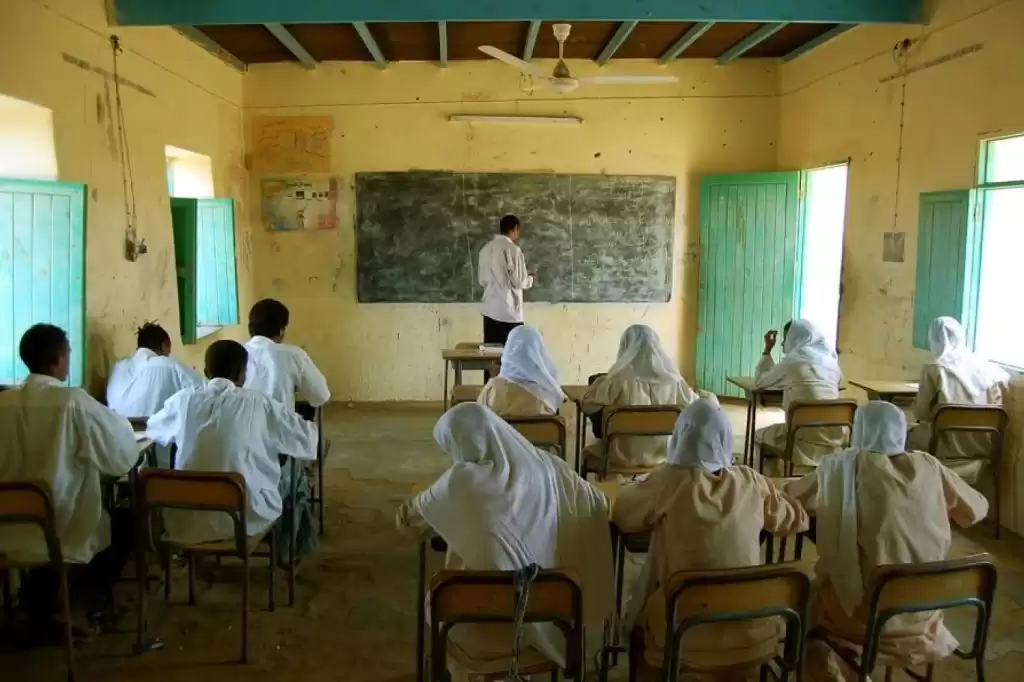الخرطوم تنضم إلى موجة الإضرابات.. ماذا قررت لجنة المعلمين؟