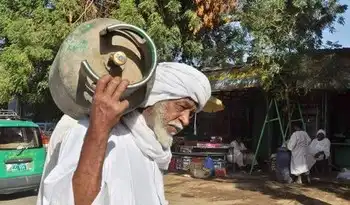 سلعة أساسية تربك الأسر السودانية من جديد