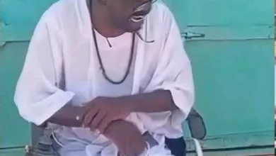 طلاب قرية سودانية يفاجئون الجميع بعد قرار إيقاف معلمهم.. والمشهد أبكى الآلاف