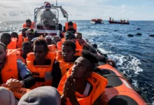 مأساة جديدة في المتوسط.. قارب سوداني يغرق قبالة ليبيا ومصير عشرات المهاجرين