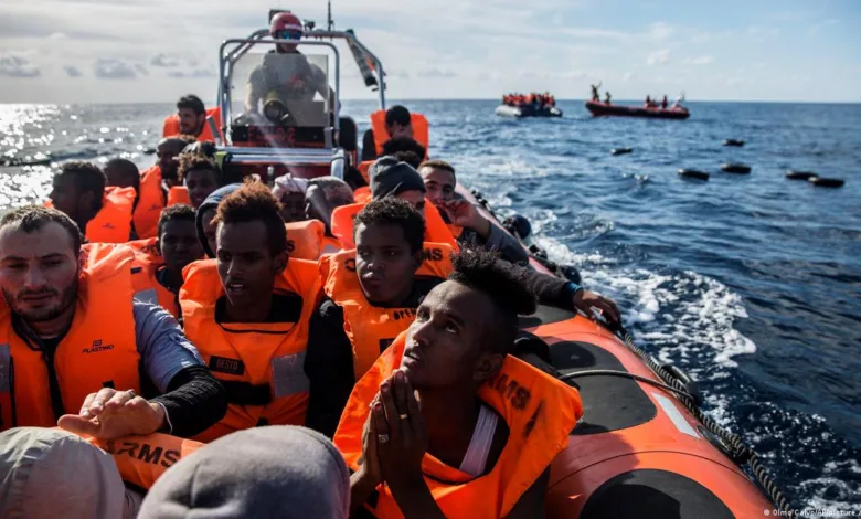 مأساة جديدة في المتوسط.. قارب سوداني يغرق قبالة ليبيا ومصير عشرات المهاجرين