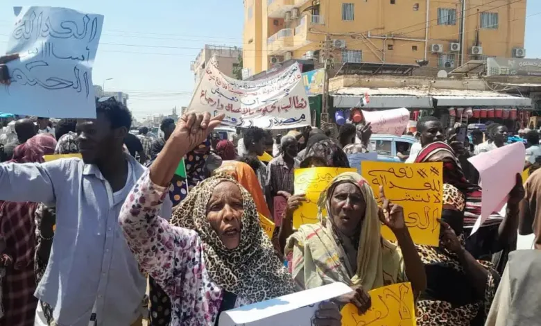 بائعات «سوق النسوان» في كسلا يحتججن.. أين سيذهبن بعد الإزالة؟