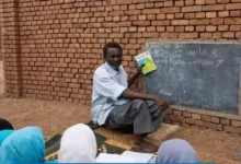 دراسة تكشف الفجوة الصادمة بين راتب المعلم وتكلفة المعيشة في السودان