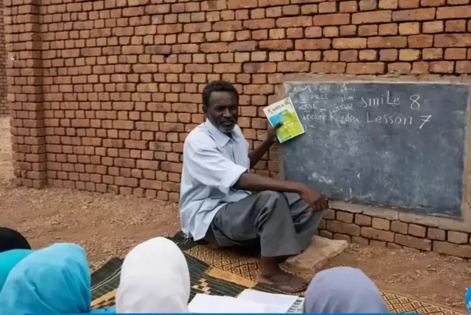 دراسة تكشف الفجوة الصادمة بين راتب المعلم وتكلفة المعيشة في السودان