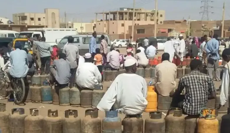 ضبط 77 أسطوانة غاز احتكرها صاحب محل في عطبرة
